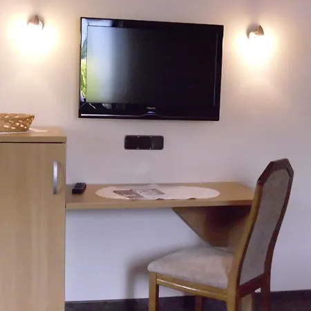 Flat In With Garden, Cleaning Included Apartment *