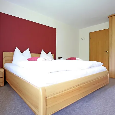 Flat In With Garden, Cleaning Included Apartment *