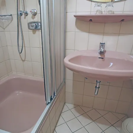 Flat In With Garden, Cleaning Included Apartment *